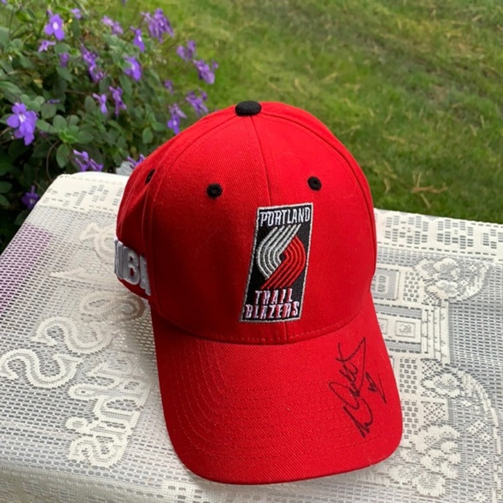 Wesley Matthews autographed cap- Portland Trailblazers Read below